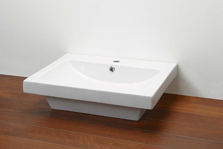 Lavoar ceramic pentru montare pe perete