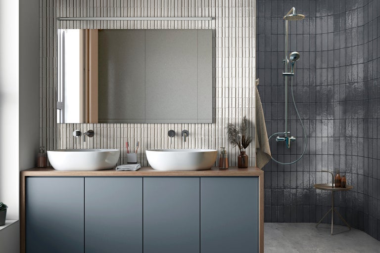 Placarea dușului walk-in: cum să vă placați dușul astfel încât să nu alunecați