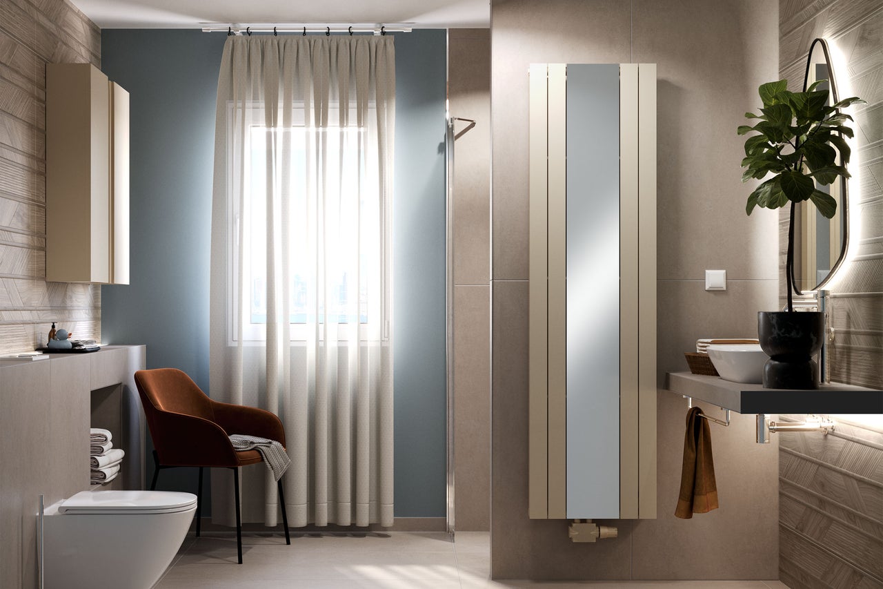 Baie modernă cu toaletă, chiuvetă, calorifer și scaun