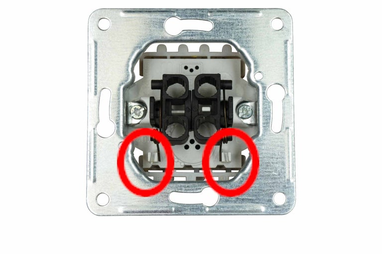 Inserție întrerupător cu cadru metalic pentru montaj pe perete