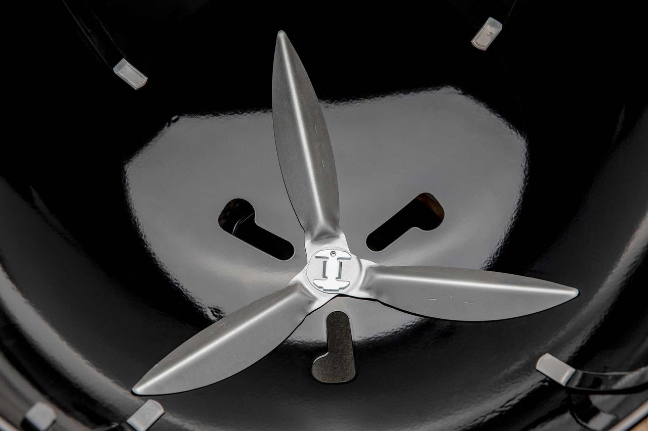 Grătar cu disc de ventilație cu trei pale