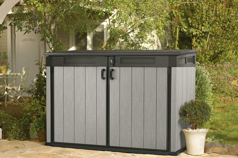 Dulap de grădină din plastic cu ușă dublă în grădină