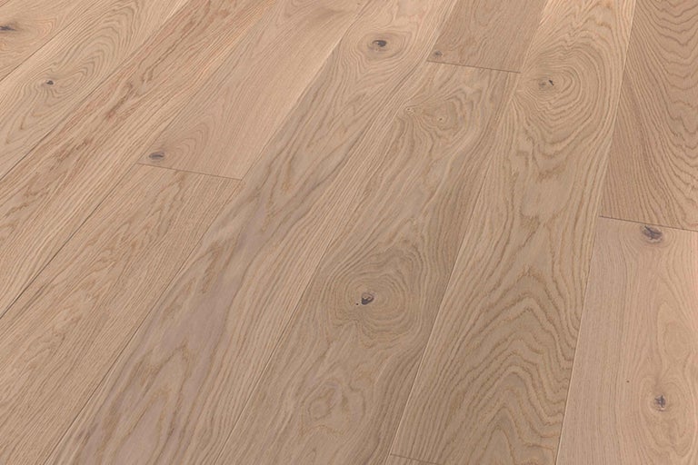 Prim-plan cu parchet din lemn de stejar