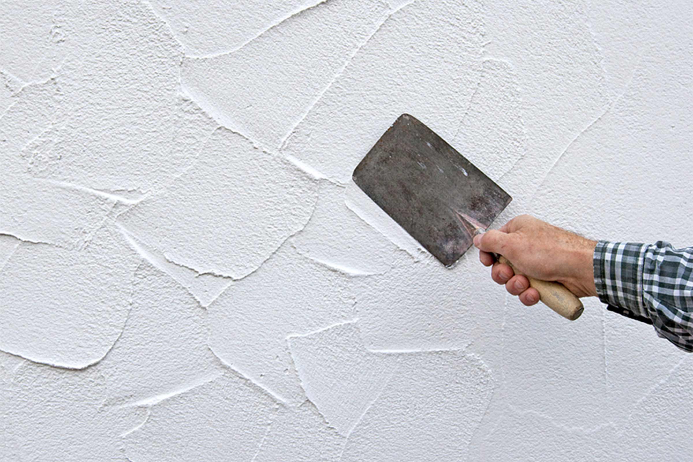 Aplicare tencuială exterioară cu șpaclu