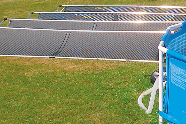 Încălzire piscină colector solar pe gazon