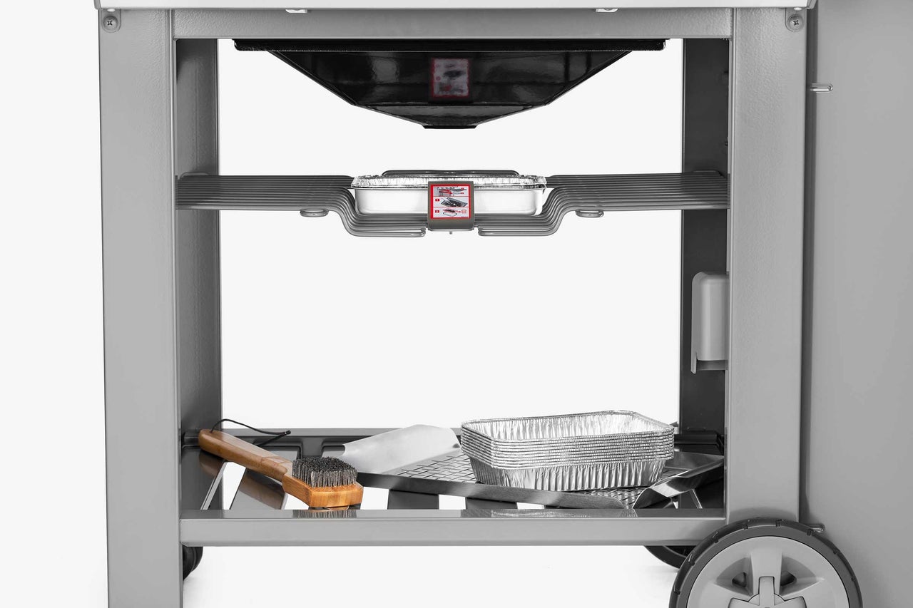 Cadru inferior al unui grătar cu perie pentru grătar, spatulă pentru grătar și tăvițe din aluminiu
