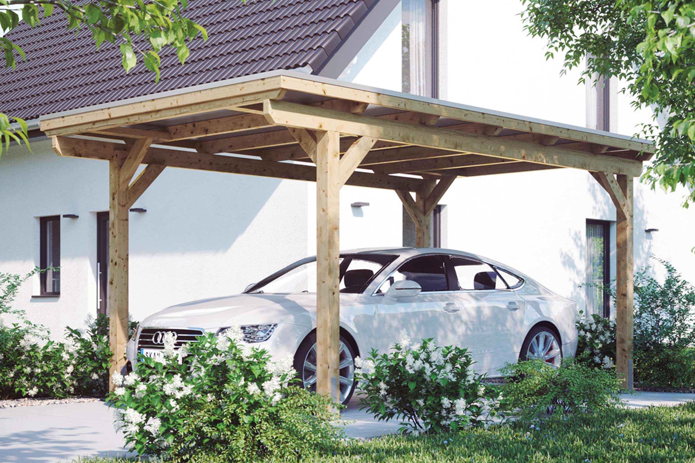 Un carport din lemn protejează o mașină în fața unei case.