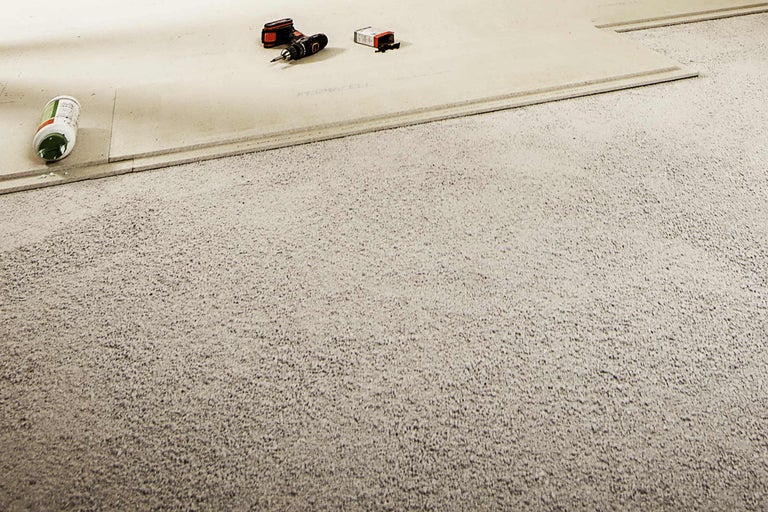 Imagine cu plăci de șapă uscată cu unelte și șuruburi pentru amenajări interioare