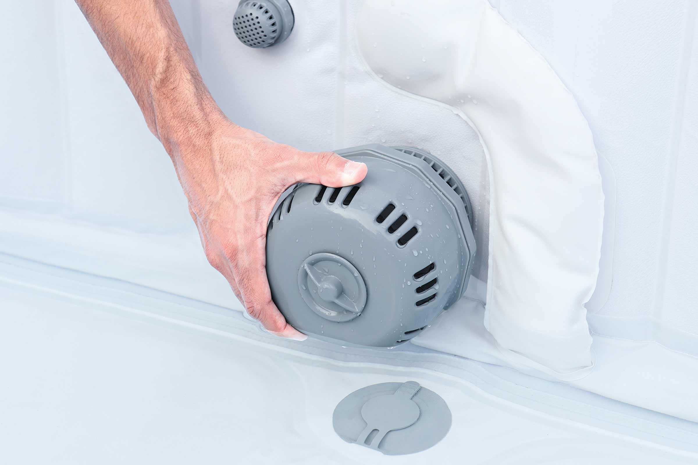 Instalarea sistemului de filtrare într-un jacuzzi gonflabil