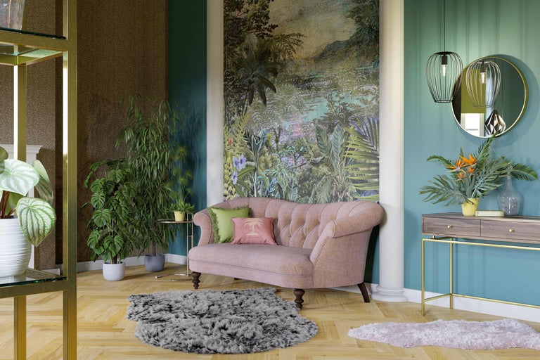 Living cu canapea, decorațiuni și plante pentru o atmosferă confortabilă