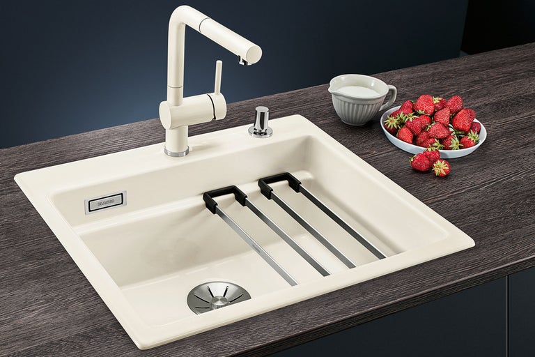Curățarea chiuvetei din granit, compozit și inox - tips & tricks pentru o menținere imaculată pe termen lung