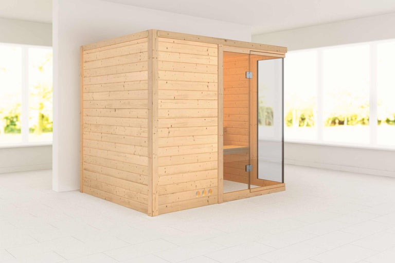 Saună din lemn cu ușă de sticlă într-o cameră luminoasă