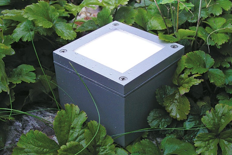 Lumină de grădină pătrată din metal pentru exterior