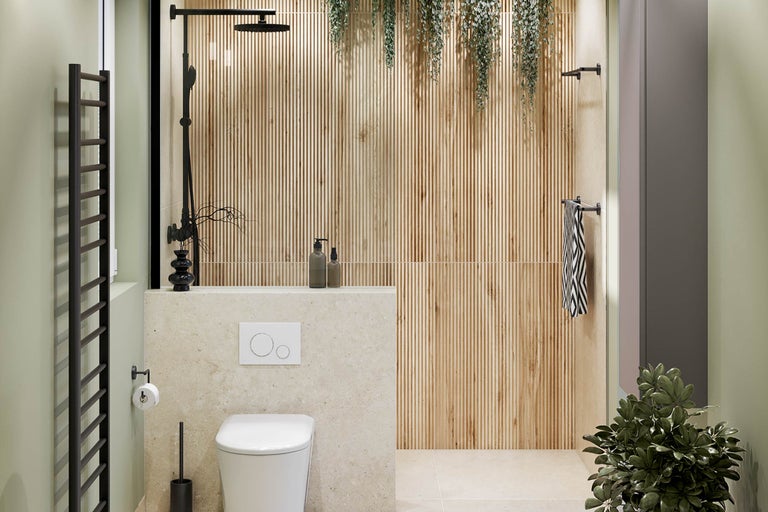 Baie modernă cu toaletă suspendată, perete cu aspect de piatră, lamele verticale din lemn, set de duș negru și radiator portprosop.