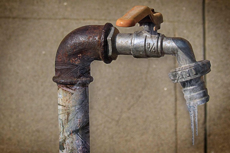 Un robinet cu îngheț și rugină