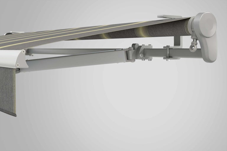 Copertină cu tapițerie din material textil gri și dungi