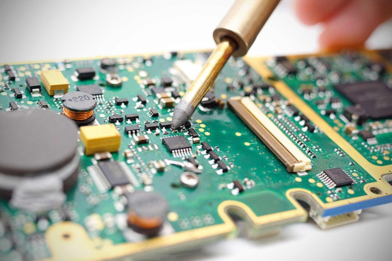 Instrument de lipit pe o placă de circuit imprimat pentru reparații electronice