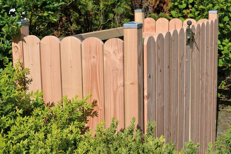 Ecran de confidențialitate din lemn în grădină