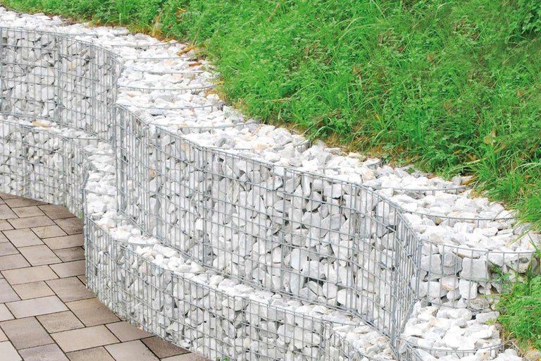Zid gabion cu pietre pentru design de grădină