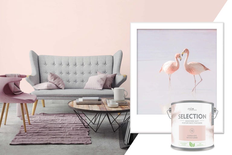 Living cu canapea gri, măsuță de cafea din lemn și cutie de vopsea de perete StyleColor Selection Florida Keys