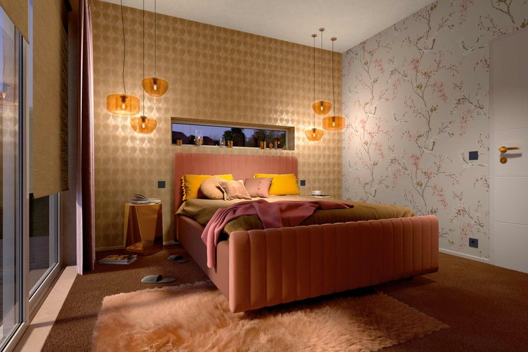 Un dormitor cu un pat, noptieră, lămpi și tapet.