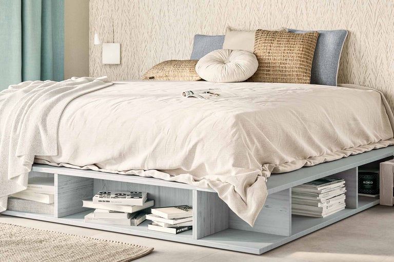 Dormitor cu cadru de pat și spațiu de depozitare
