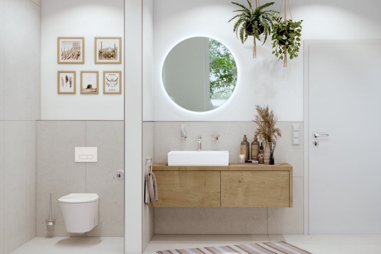 Baie modernă cu lavoar, oglindă, toaletă și decorațiuni