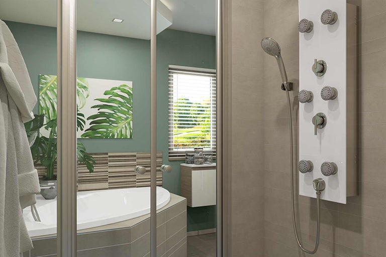 Baie luminoasă cu duș, cadă și chiuvetă