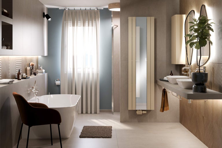 Baie luminoasă cu cadă, lavoar cu două chiuvete, calorifer și scaun