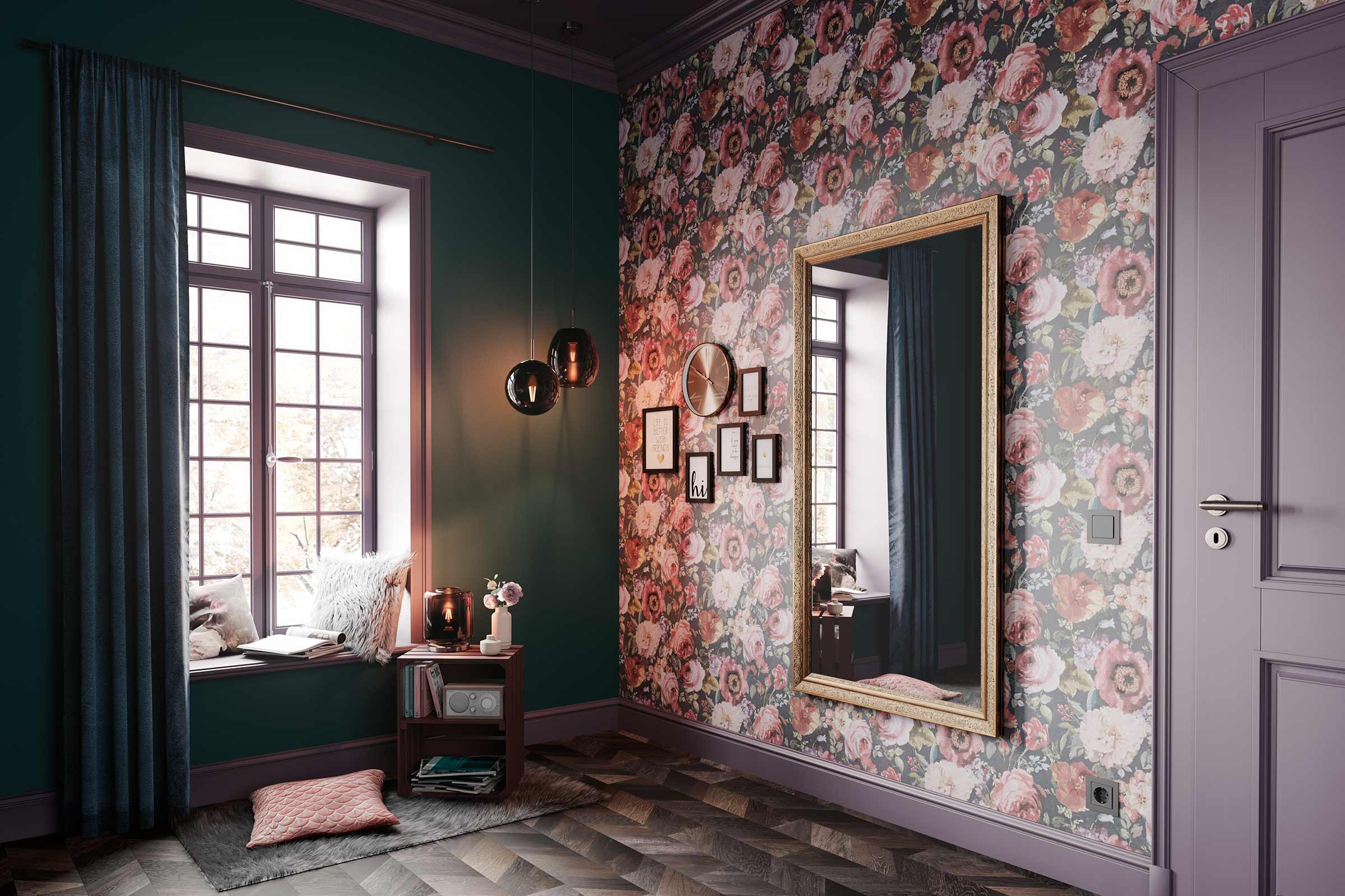 Living decorativ cu tapet floral, oglindă și fereastră