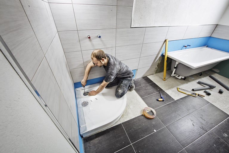 Montarea căzii de duş pe suport