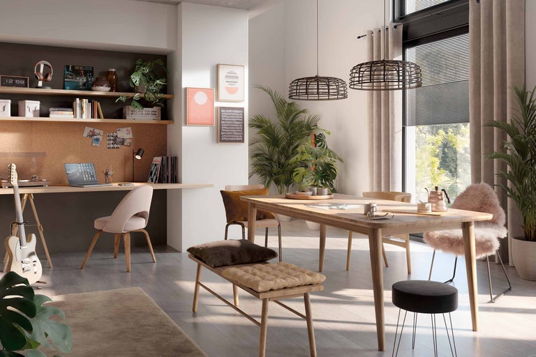 Cameră de zi luminoasă cu birou, masă de sufragerie și locuri pentru o ambianță modernă de locuit