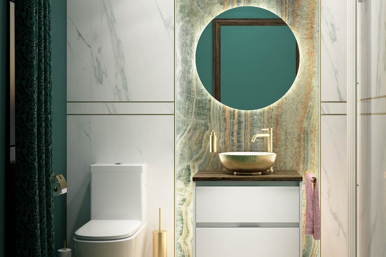 Baie cu toaletă, dulap de lavoar cu oglindă rotundă și decorațiuni