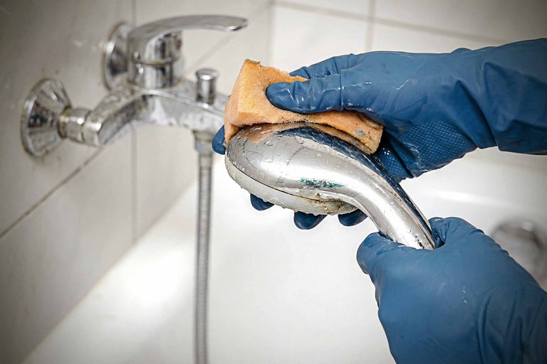 Detartrarea capului de duș