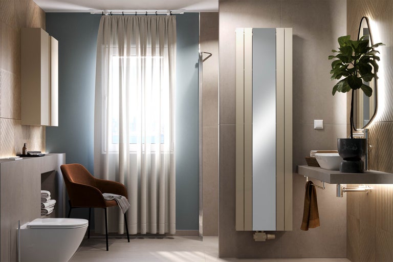 Baie modernă cu toaletă, chiuvetă, radiator cu oglindă și zonă de relaxare.