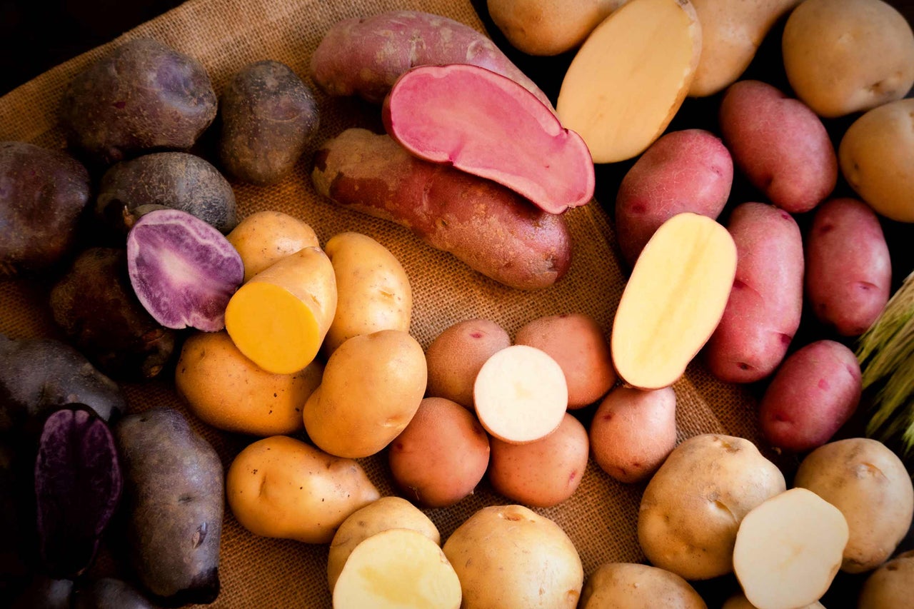 Soiuri diferite de cartofi cu pulpe diferite