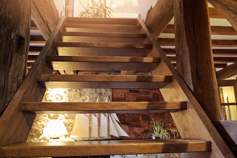 Scări interioare. Modele, sfaturi și tipuri de balustrade
