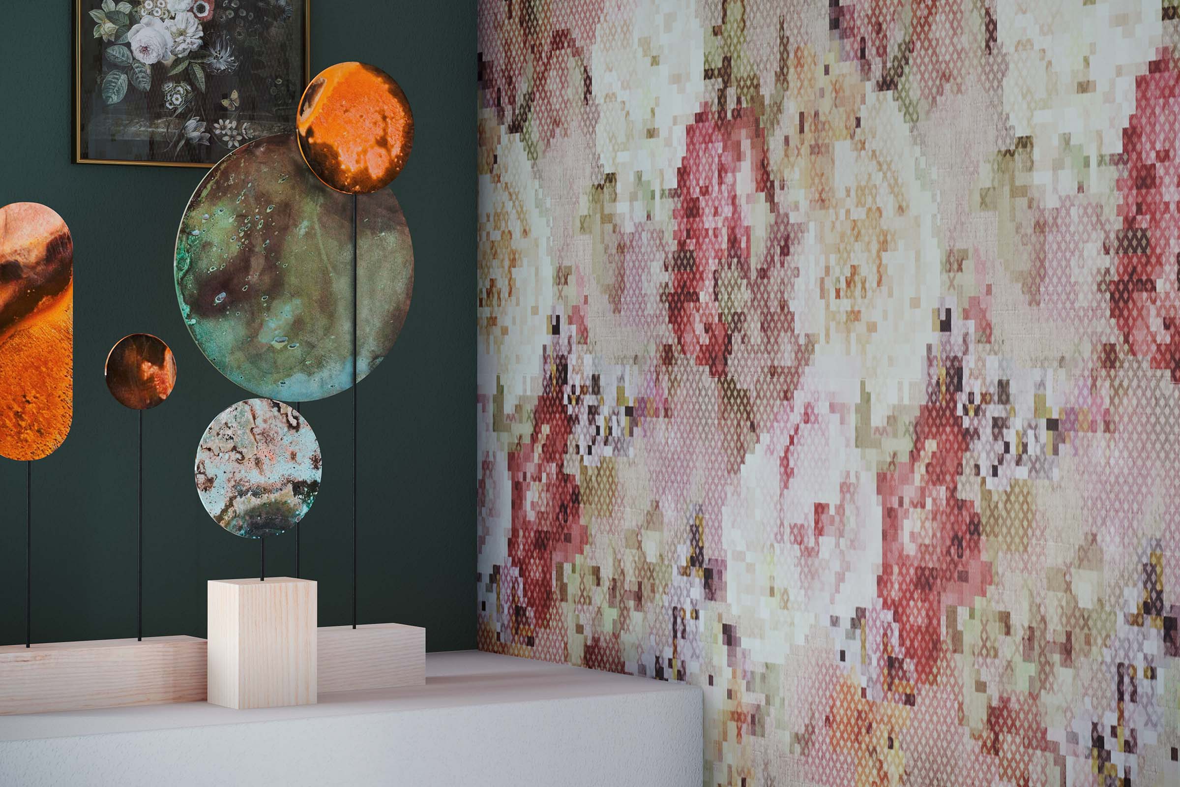 Tablou decorativ de perete cu model floral și obiect de artă decorativ cu discuri circulare pe soclu de lemn
