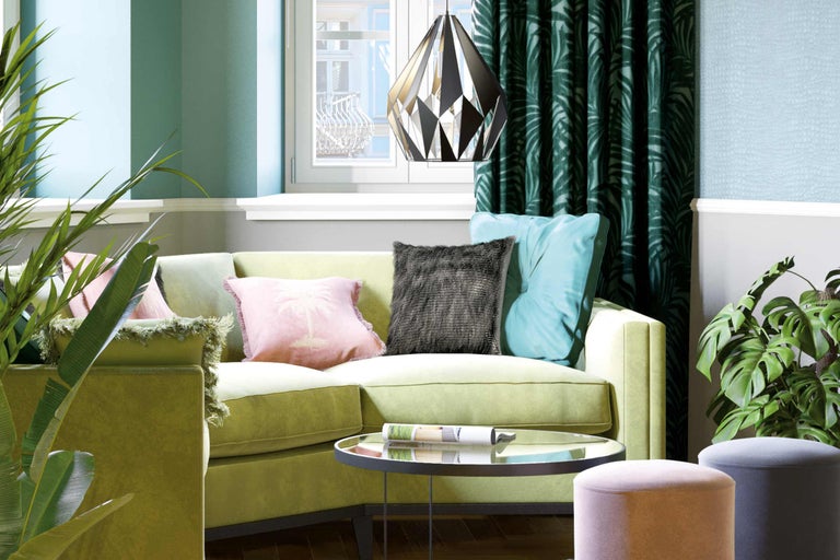 Cameră de zi cu canapea, perne, masă și decorațiuni