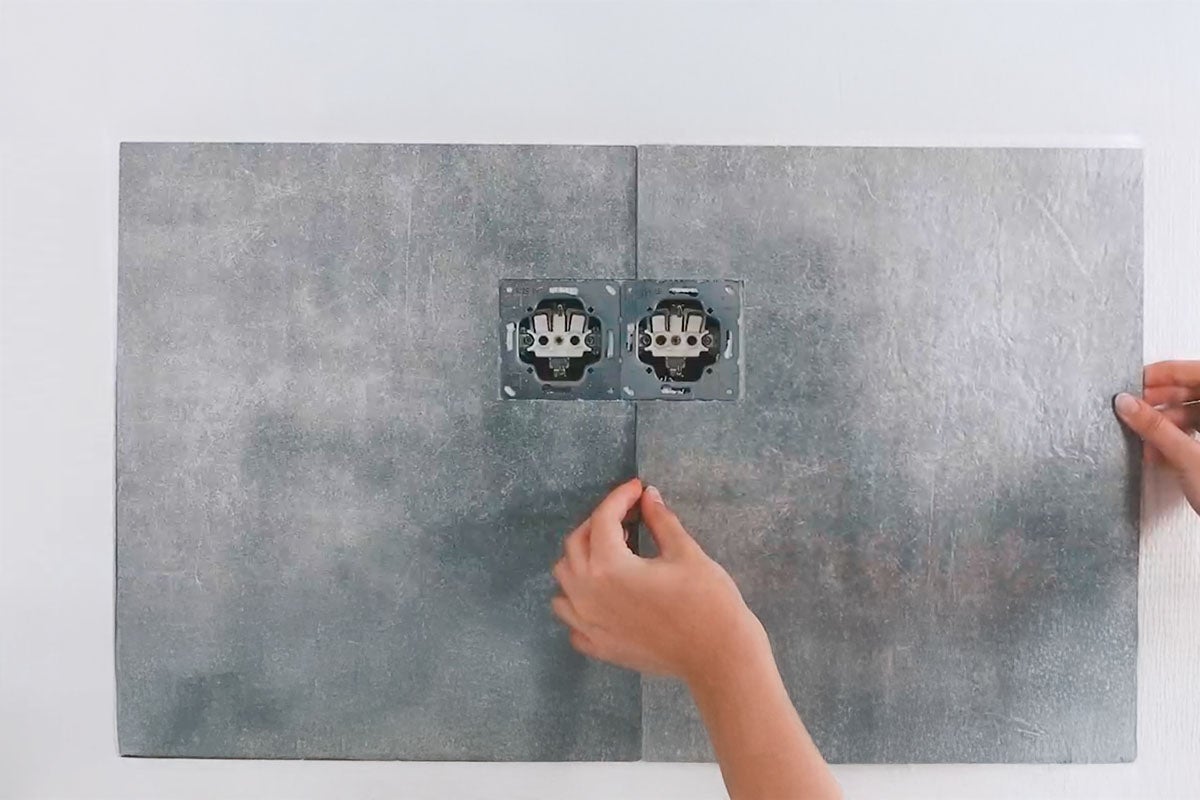 Montarea plăcilor pe un perete cu prize