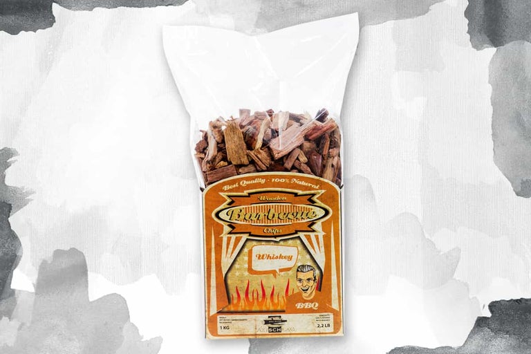 Așchii de lemn pentru afumat cu aromă de whisky într-un ambalaj pentru grătar