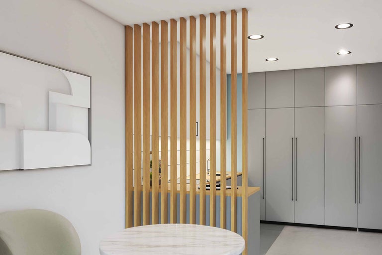 Spațiu de locuit cu separator de cameră din lemn, masă de sufragerie și chicinetă