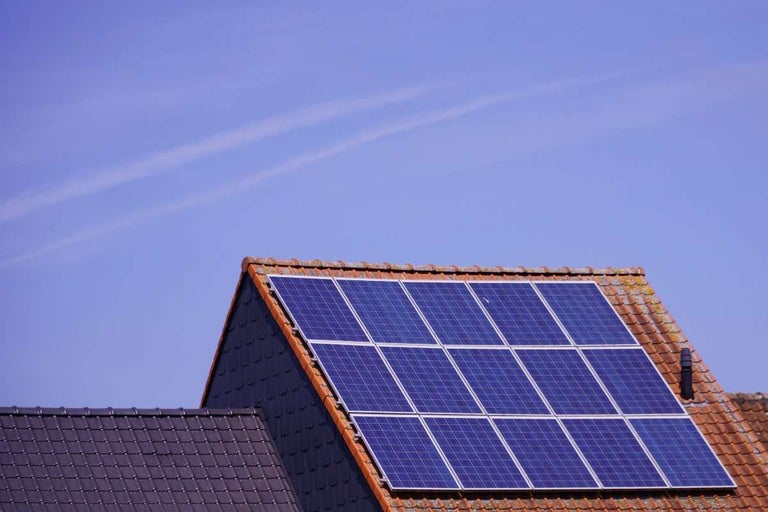 Cât durează să se încălzească apa în panourile solare? Factori şi condiţii favorabile