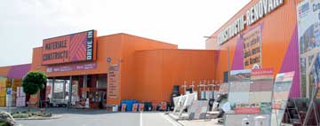 Vedere exterioară a unui magazin de bricolaj Hornbach