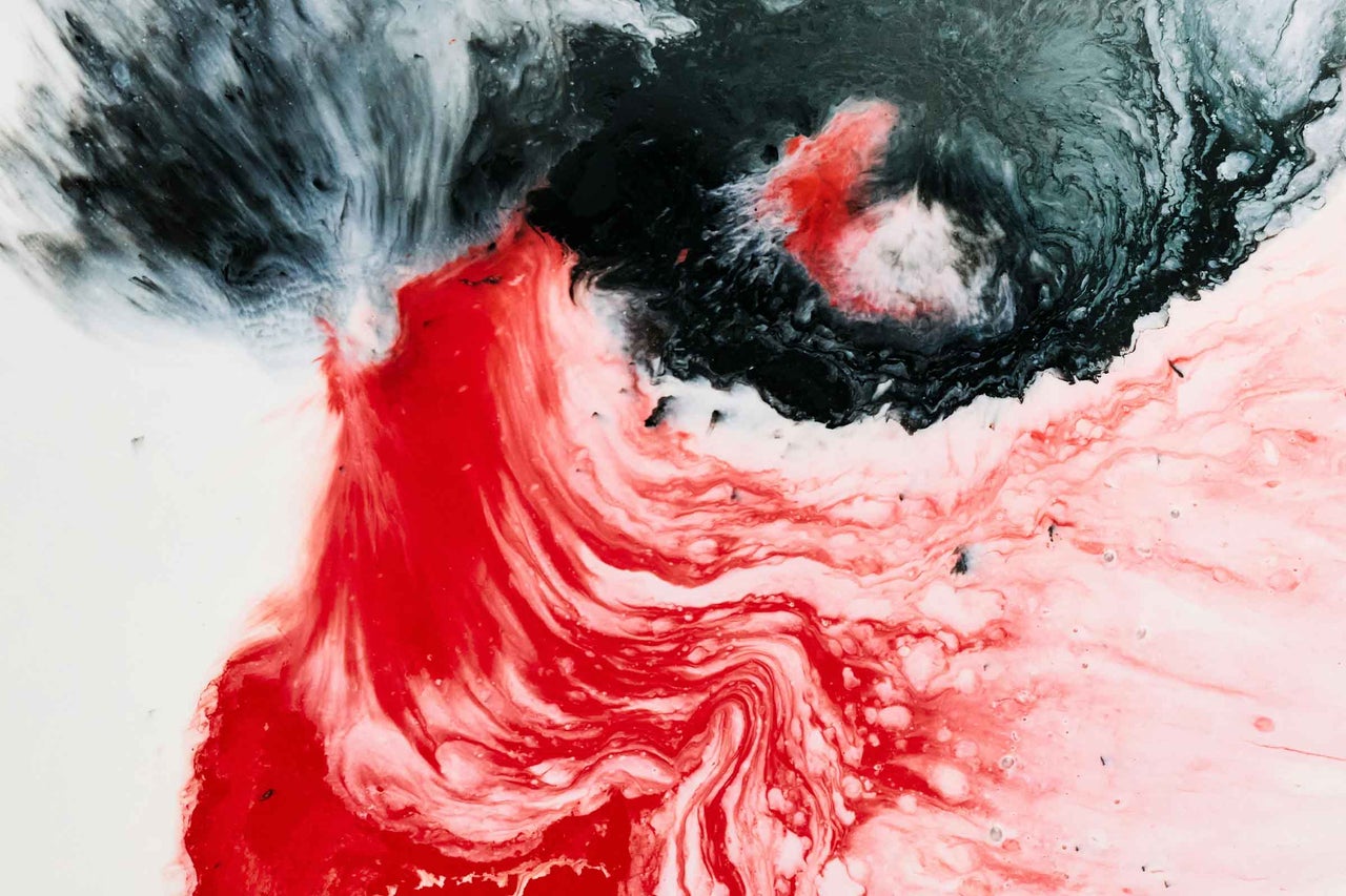 Model abstract cu forme fluide