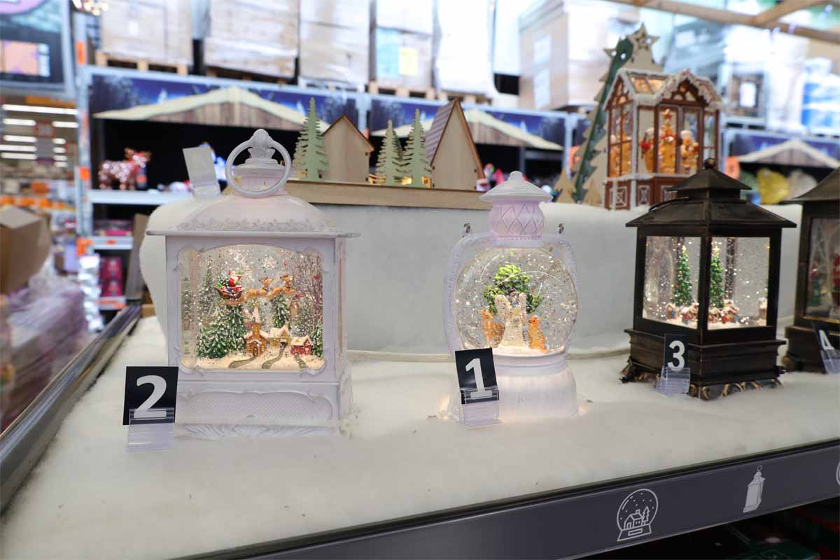 Globuri decorative cu zăpadă în formă de felinar