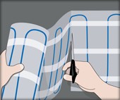 Ilustrație cu o persoană care taie o saltea de încălzire prin pardoseală cu foarfeca