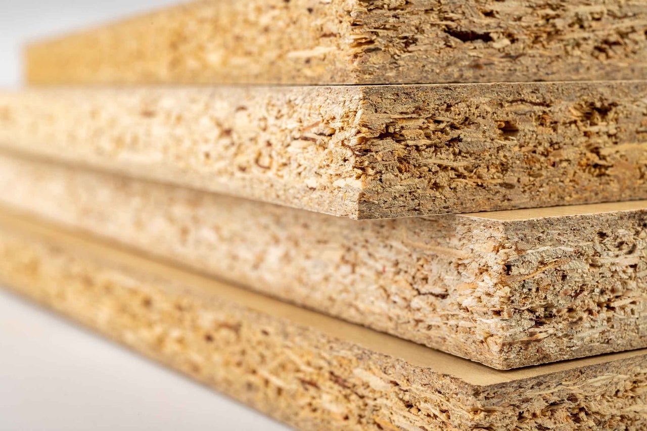 Stivă de plăci aglomerate