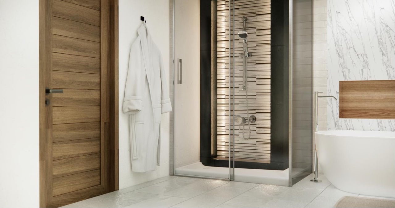 Baie modernă cu duș, cadă și ușă din lemn