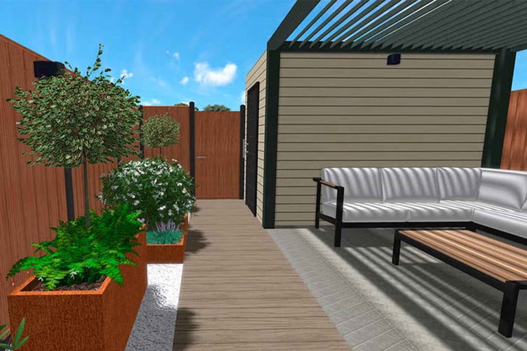 Grădină modernă cu terasă din lemn, canapea sub o pergolă, garduri din lemn și jardiniere cu plante la lumina zilei.